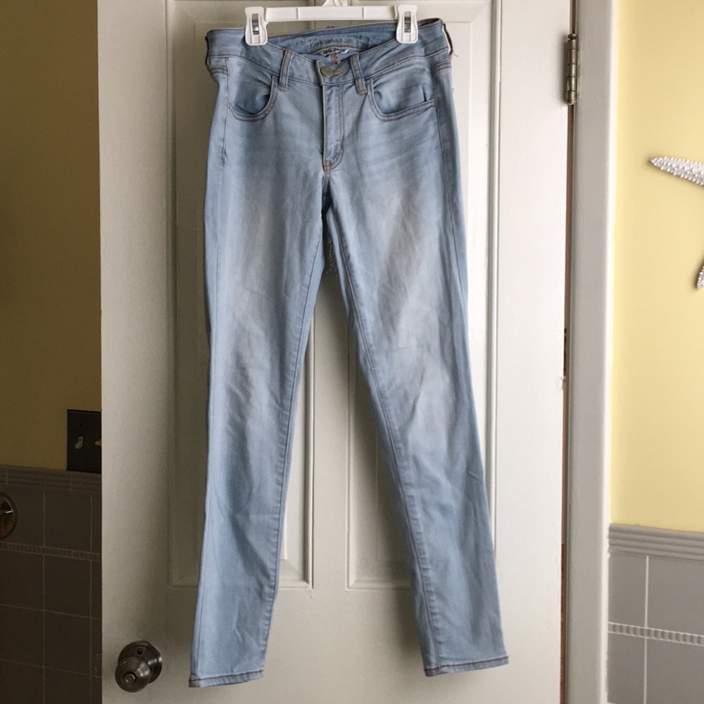 AEO light wash jeans 6 regular